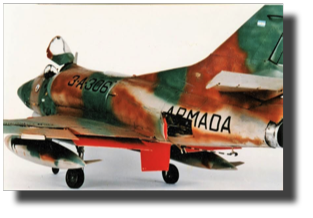 Douglas A-4 Skyhawk. Scratch Built in metal by Rojas Bazán. 1:10 scale. Built in 1983 for the Museo Naval de la Nación, Buenos Aires. This huge model "disappeared" during an exhibition outside the museum in the 90s. Any information on his whereabouts will be welcome.